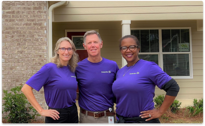 Teammates volunteering to give back to their communities.